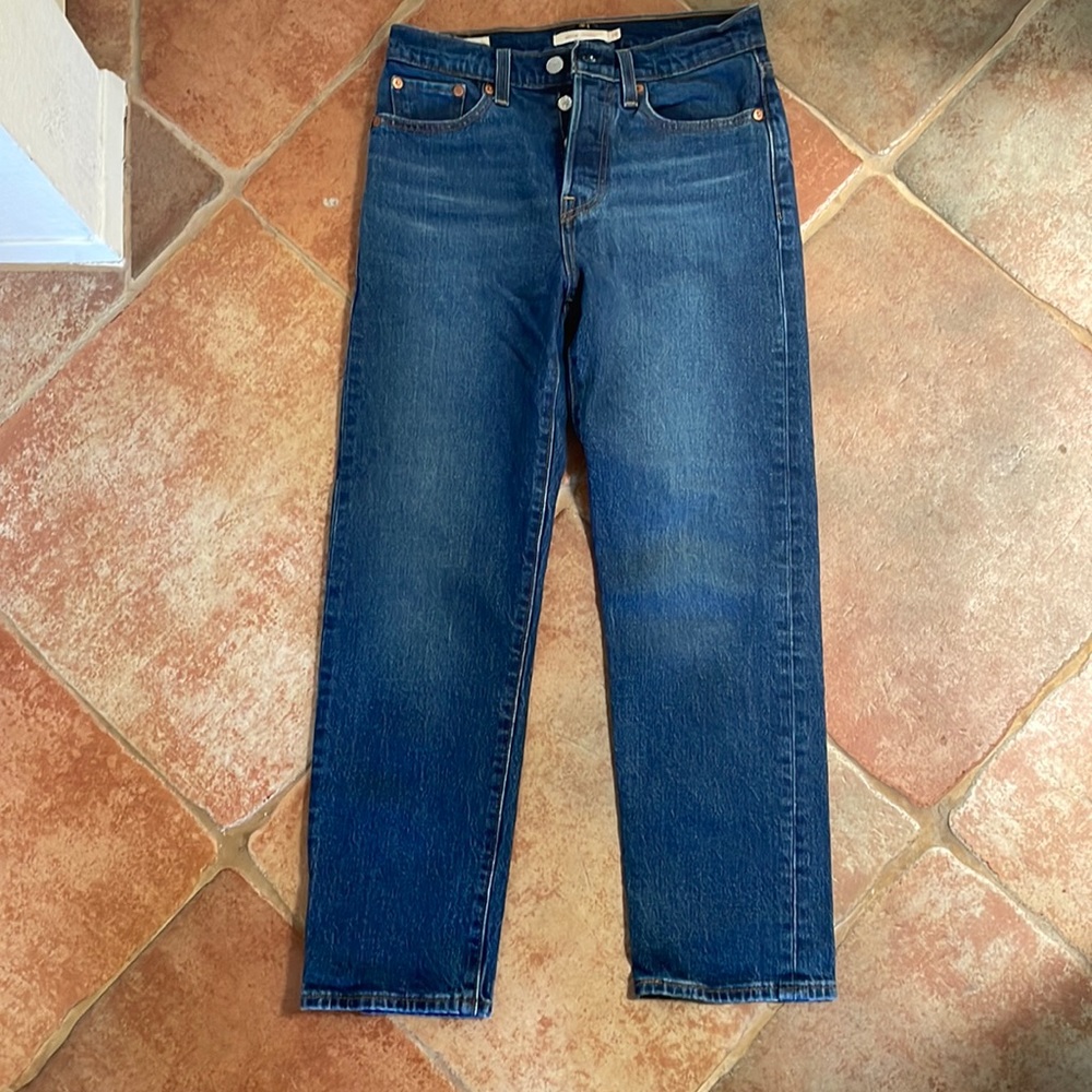 Never worn, no damage Levi’s wedgie straight jeans